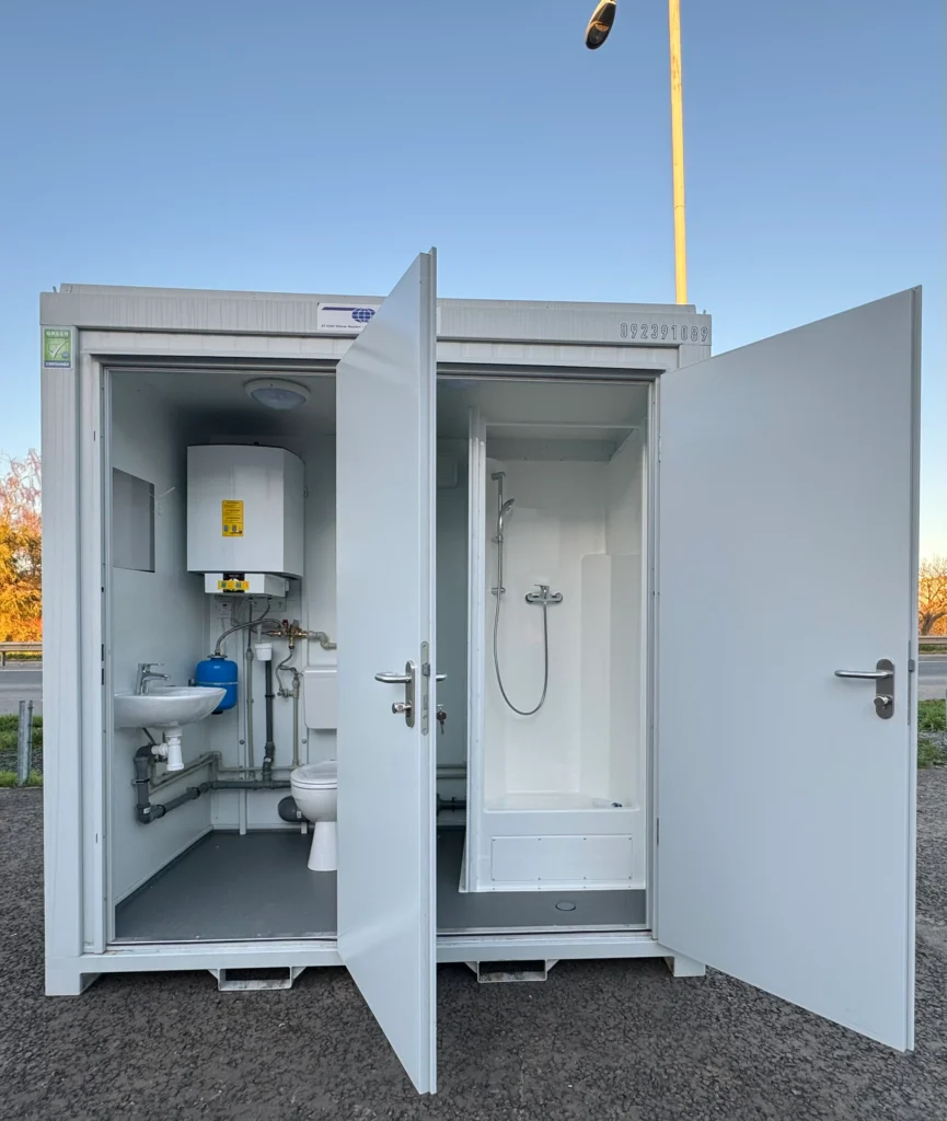 portable bathroom rental